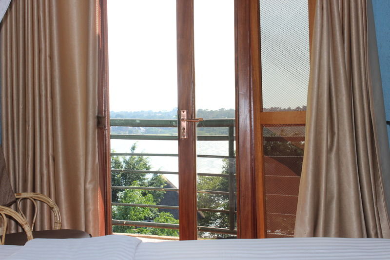 Sky Beach Hotel Entebbe Exterior photo