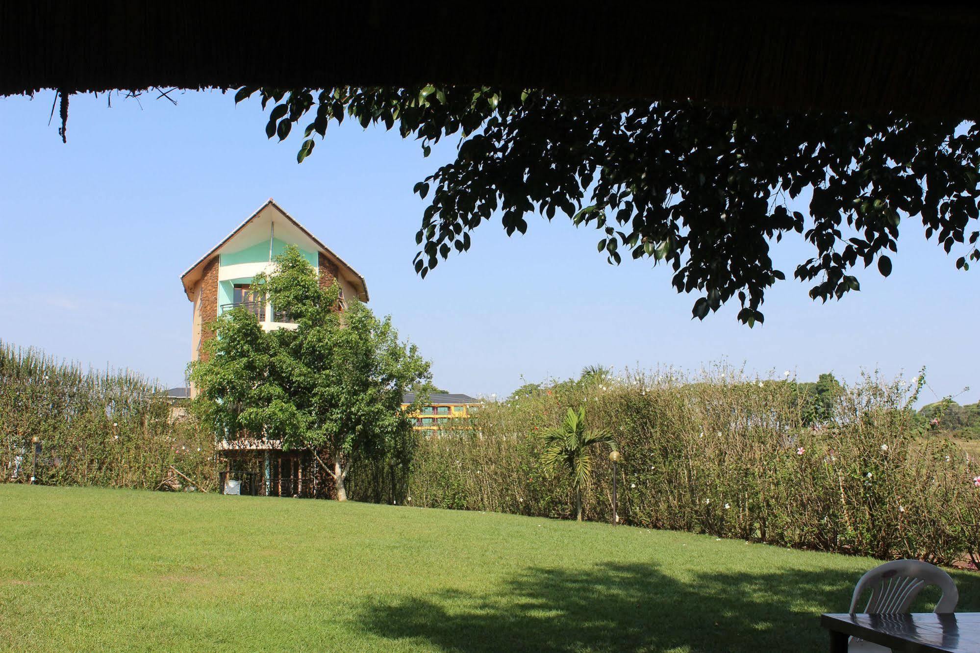 Sky Beach Hotel Entebbe Exterior photo