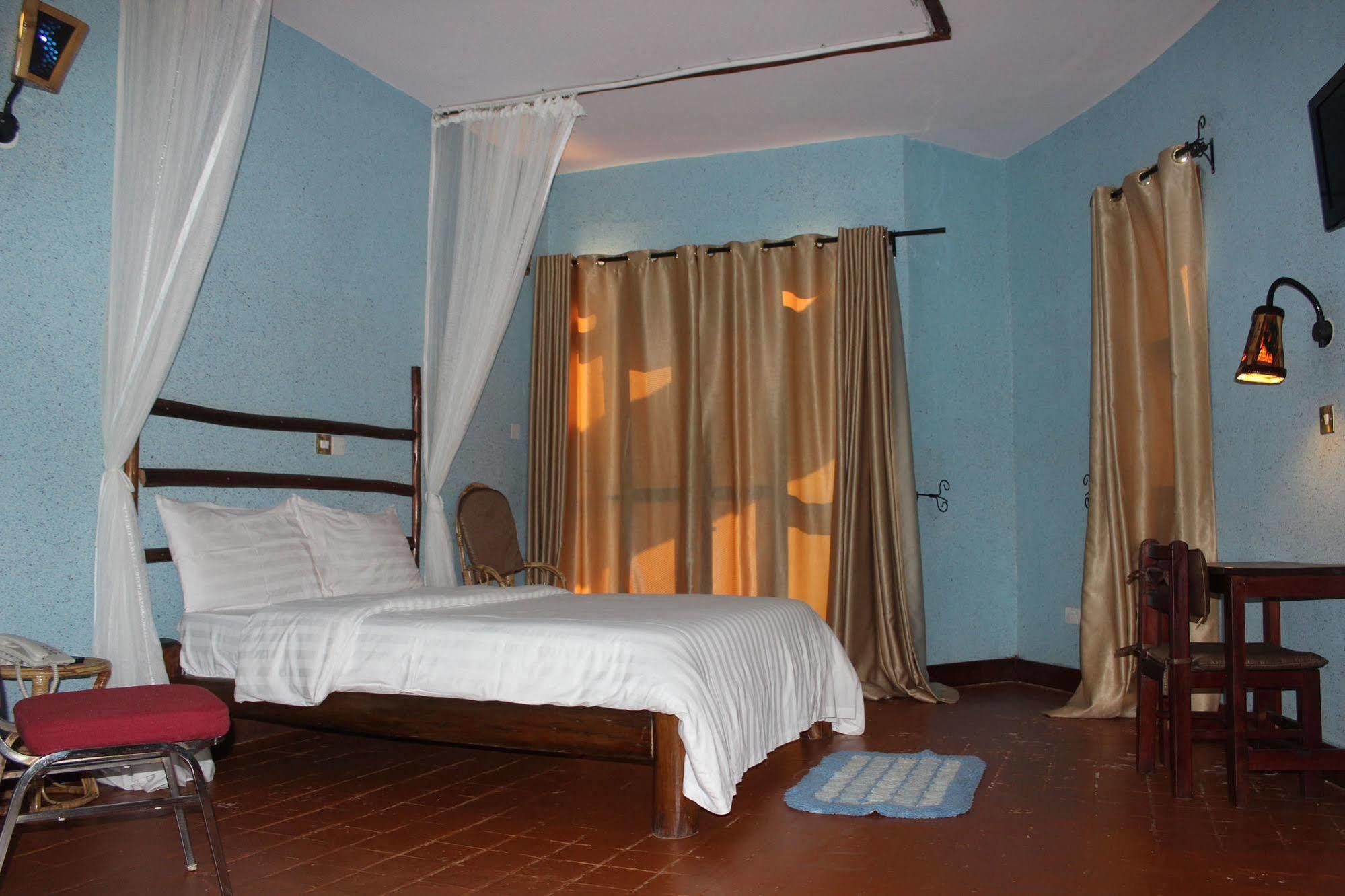Sky Beach Hotel Entebbe Exterior photo