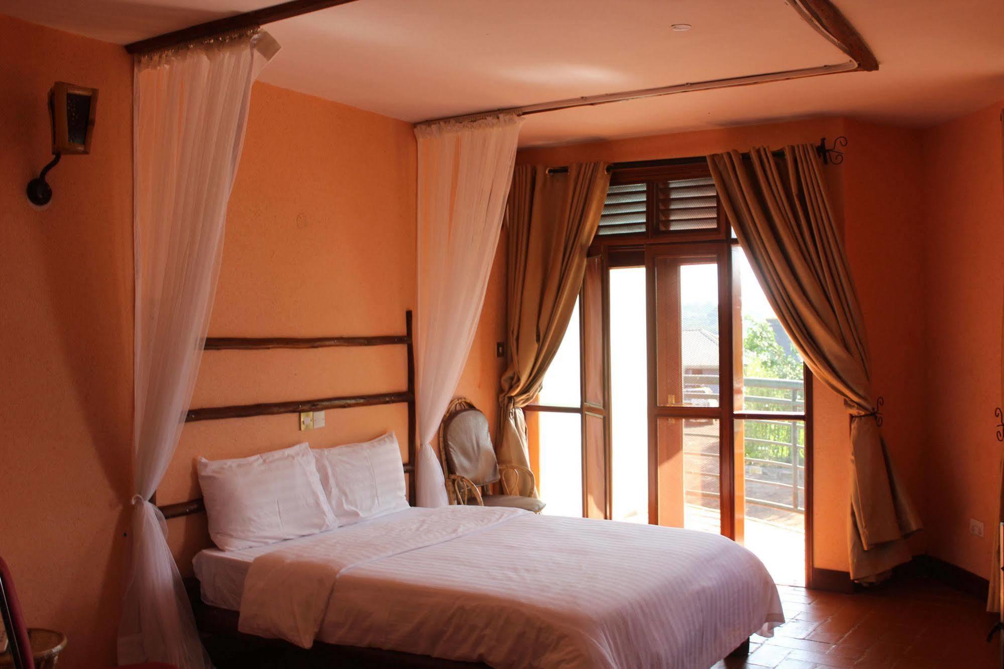 Sky Beach Hotel Entebbe Exterior photo